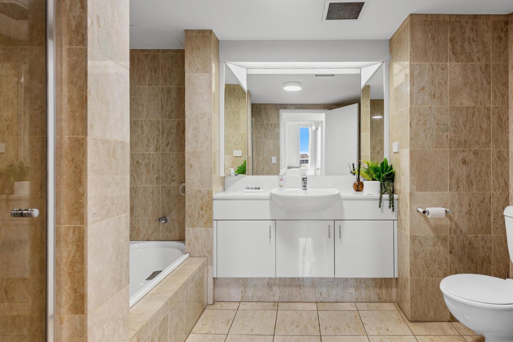 Apartament Lavish 3-Bed With Wraparound Balcony And Pool Brisbane Zewnętrze zdjęcie